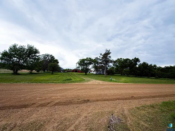 23171 434th Ave, Howard, SD 57349