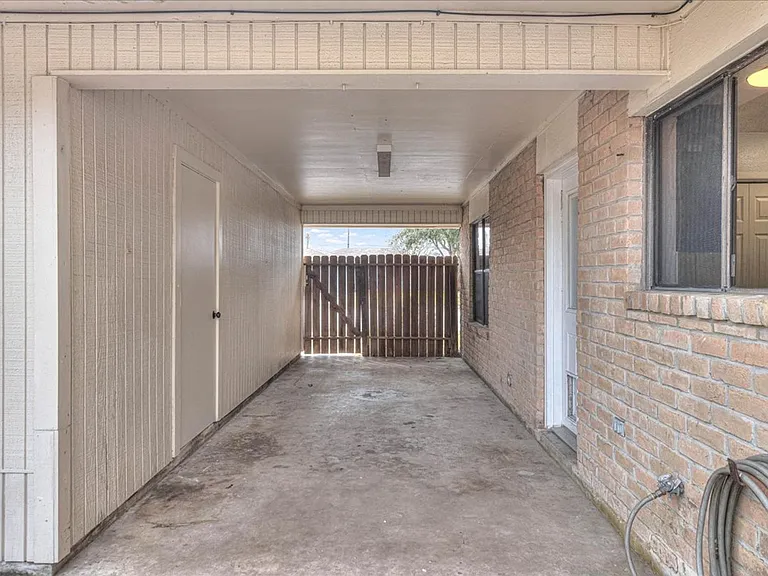 985 Crossbill St — Photo 34