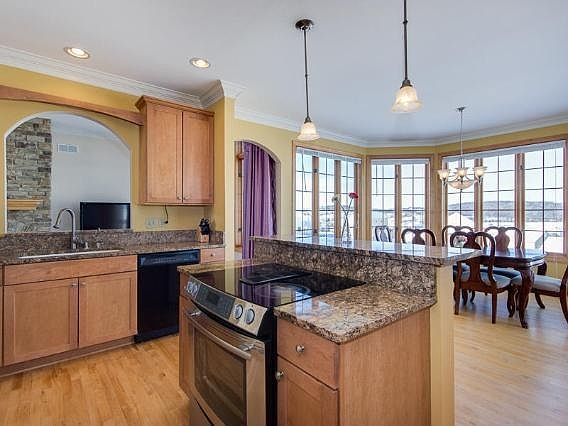 5th image of 3932 Oakmont Trl