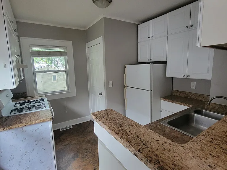 353 E Cambourne St — Photo 6