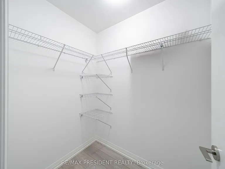 400 King St W #610 — Photo 6