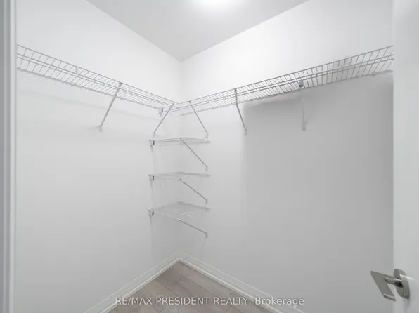 400 King St W, Toronto, ON