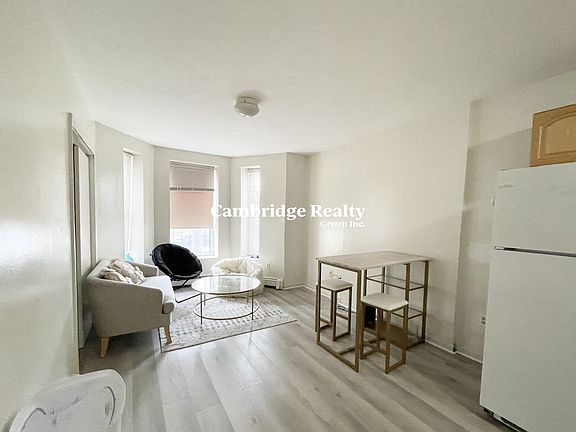 4th image of 92 Hammond St #2T