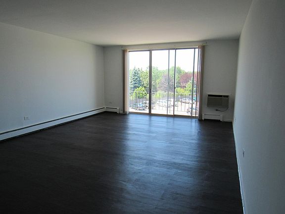4th image of 524 Des Plaines Ave