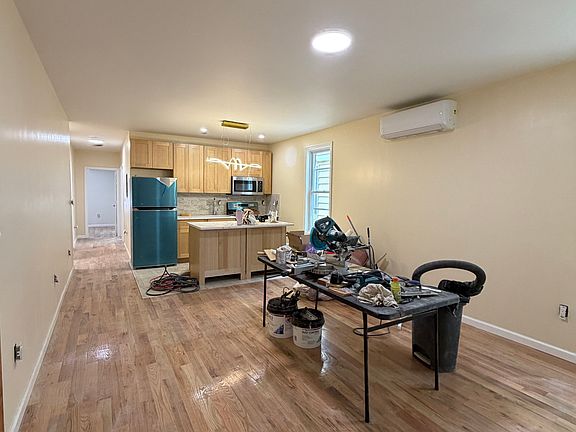 4th image of 10958 112th St Floor 1