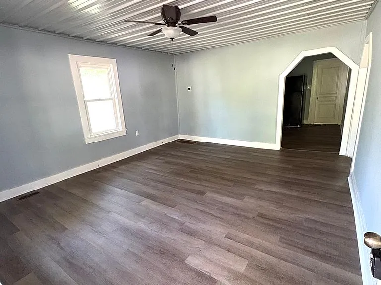 302 Bryan St — Photo 2