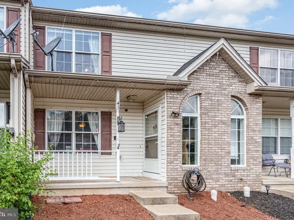 45 Petersburg Ln, Duncannon, PA 17020