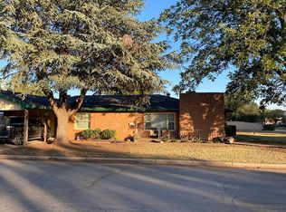 910 Avenue K NW, Childress, TX 79201