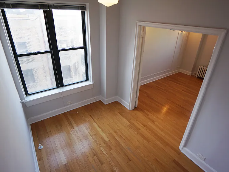 10 W Elm St — Photo 11