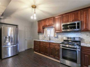 84 1st St, New Hyde Park, NY 11040