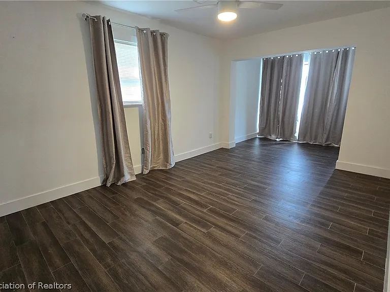 639 Killarney Dr — Photo 18