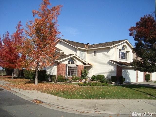 2nd image of 415 Sutherland Dr