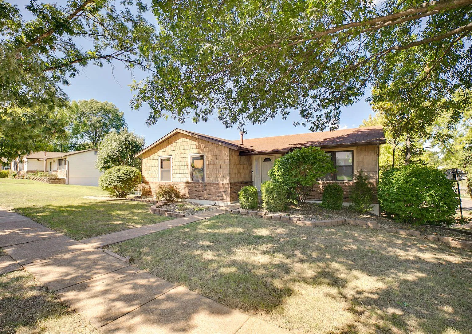 3 bed, 2.5 bath, 1500 sqft, $3,900 — Photo 2
