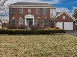 275 Shalebrook Dr, Powell, OH
