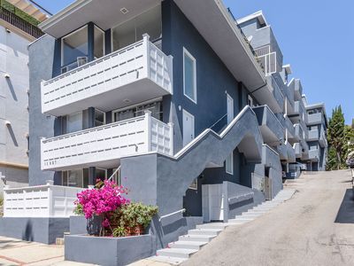 11627 Chenault St APT 4, Los Angeles, CA, 90049