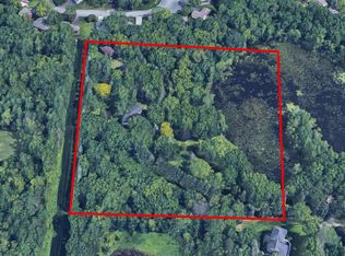 935 Lakewood Hills Rd N, Eagan, MN 55123