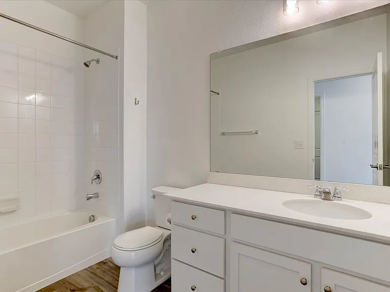 1828 S Poplar Ct — Photo 16