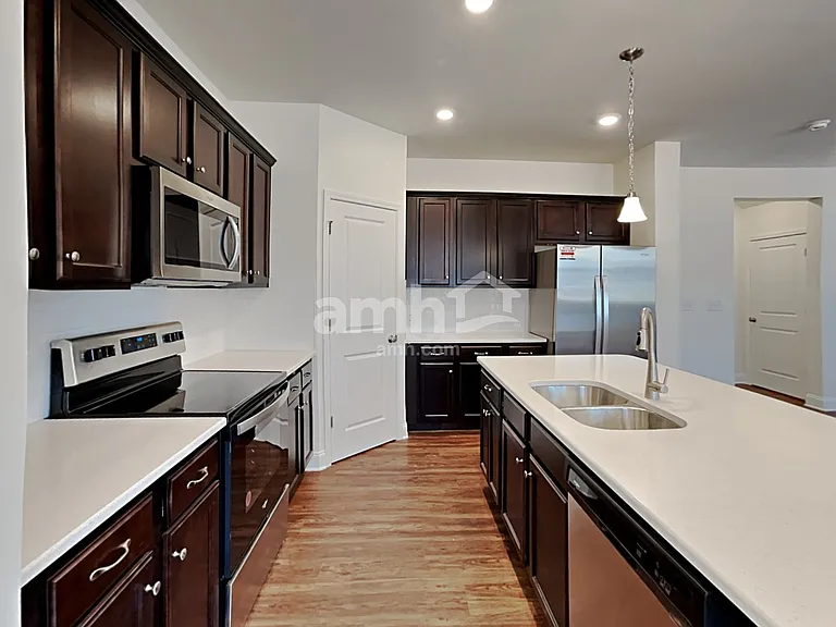 110 Keyser Dr — Photo 4