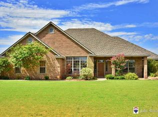 33 NW Shadow Lake Rd, Lawton, OK 73505