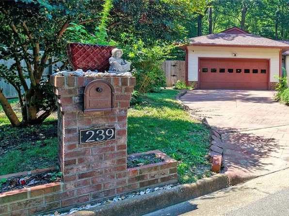 239 Batson Dr, Newport News, VA 23602