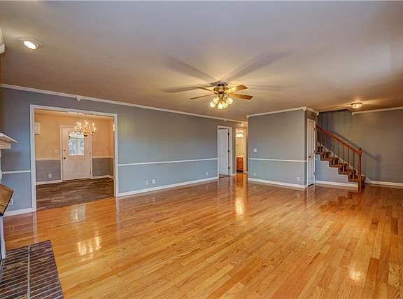 3rd image of 1914 Saddlebrook Dr