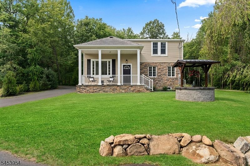 1st image of 300 Rock Rd