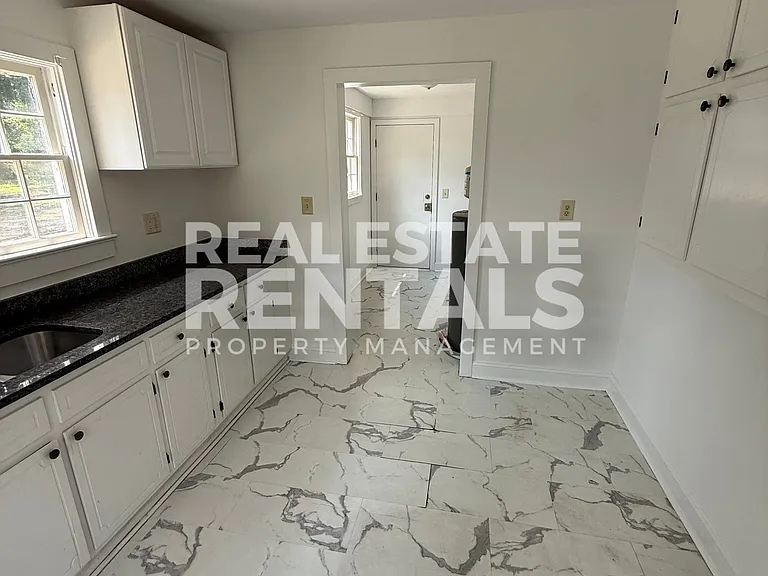 1224 Robinson Ave #1 — Photo 5
