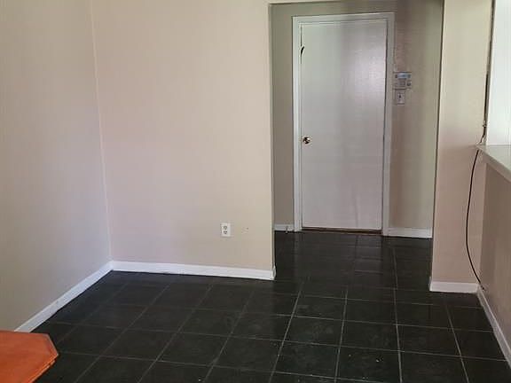 4th image of 2410 Morewood Dr