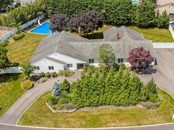 6 Twilight Court, Melville, NY 11747