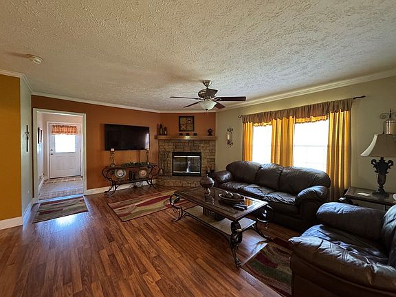 5th image of 565 Buckhorn St