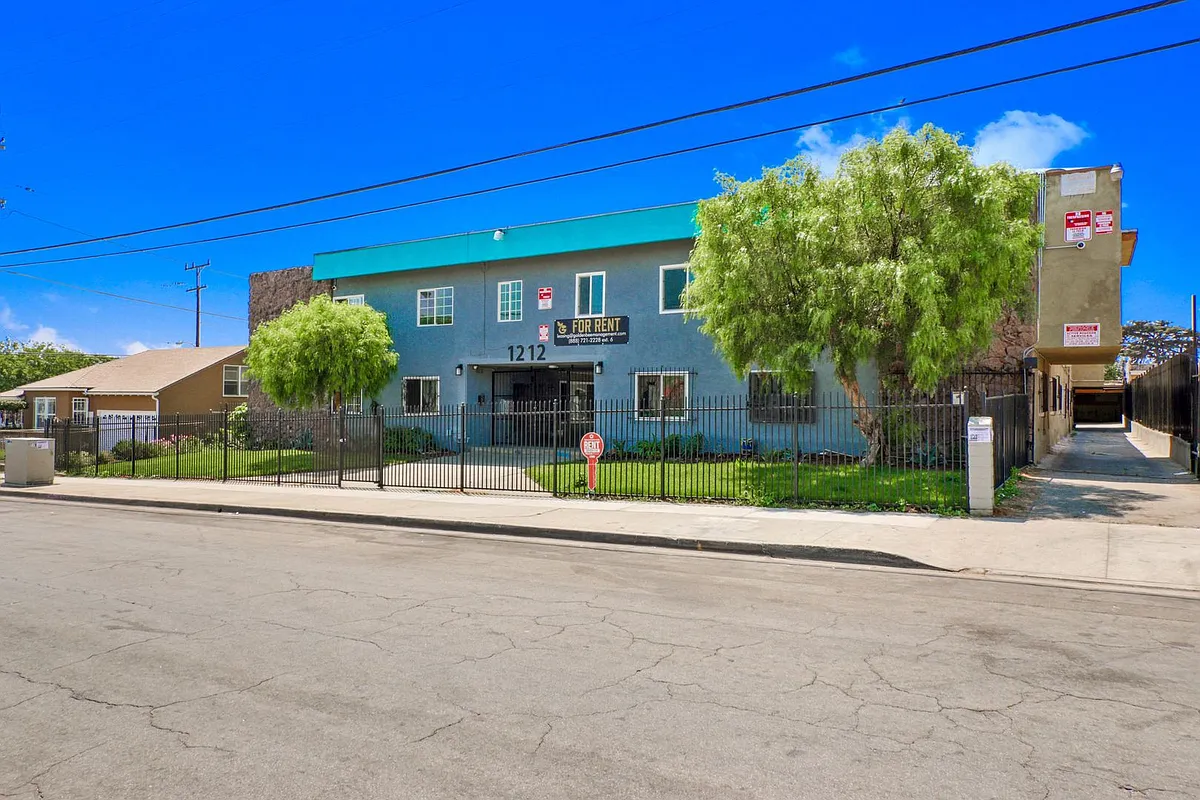 Building Photo - 1212 W 107th St