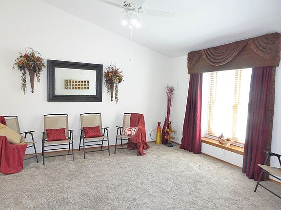 3rd image of 1750 Lakeland Dr