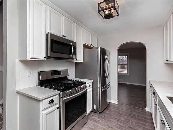 2nd image of 7129 Douglas Ave