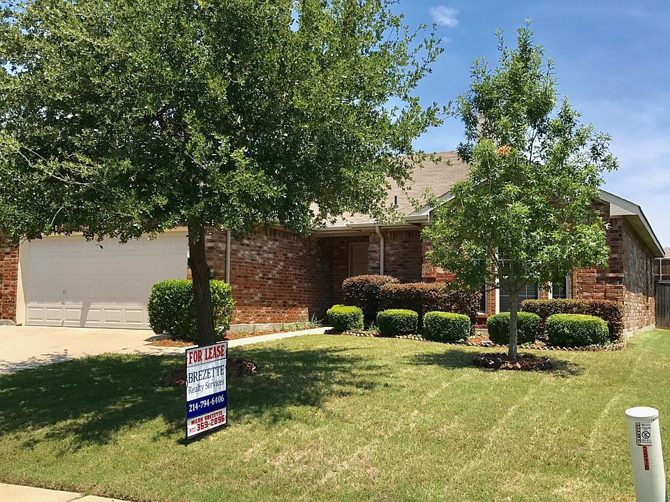 1st image of 2600 Emerald Ln