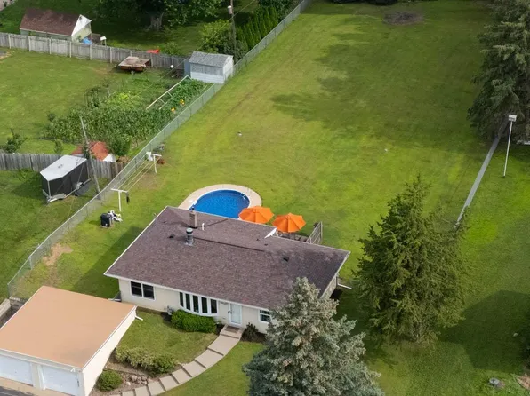1883 County Road C E, Maplewood, MN 55109
