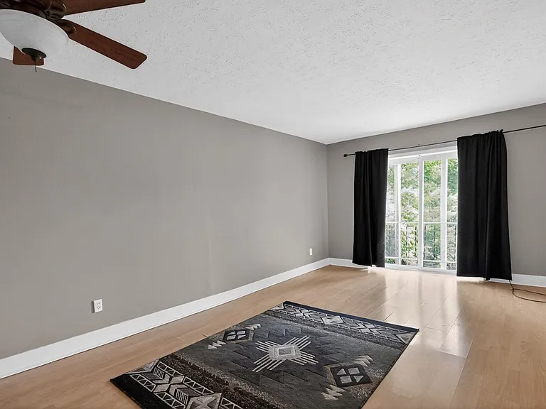 726 Zorn Ave #5 — Photo 4