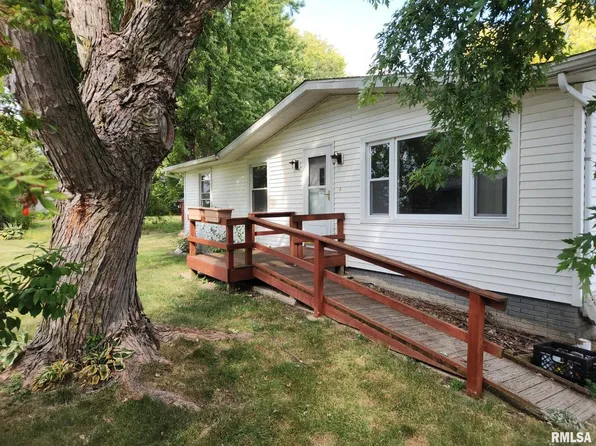 136 W 5th Ave, Woodhull, IL 61490