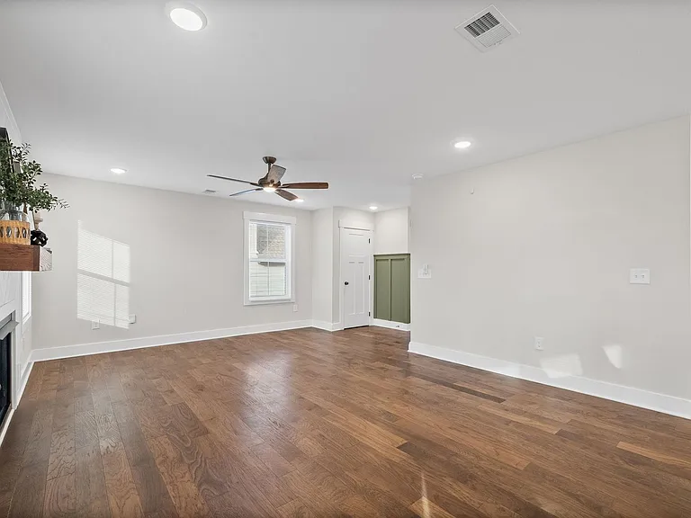 361 Frontier Dr — Photo 5