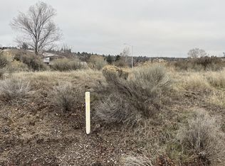 SE Tl1400 Kemper Way, Madras, OR 97741