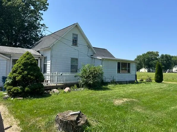 1984 Greenly Ave, Benton Harbor, MI 49022