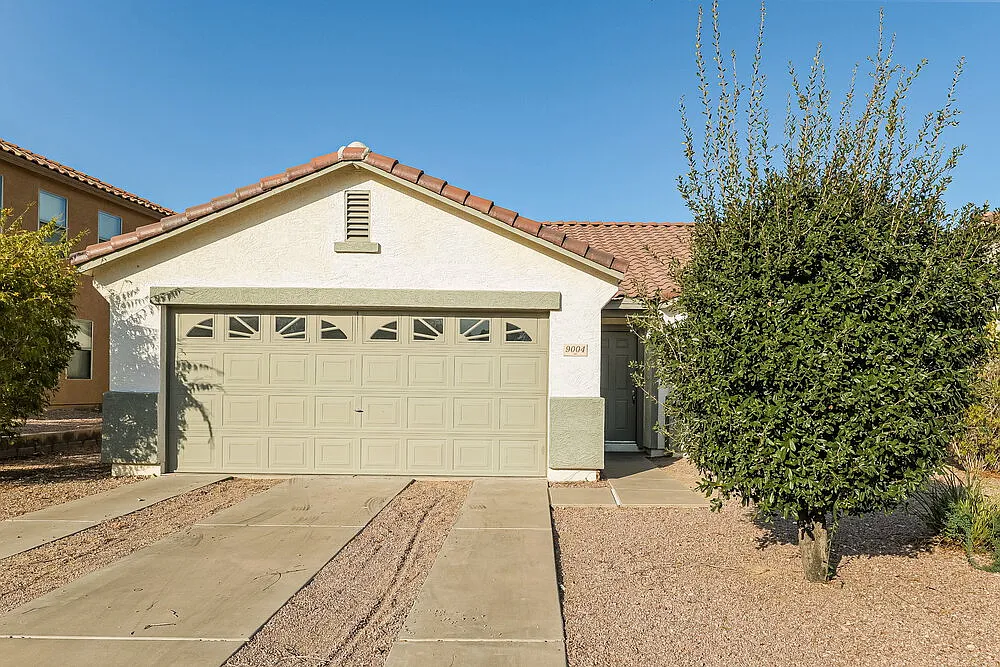 3 bed, 2.0 bath, 1327 sqft, $2,210 — Photo 1