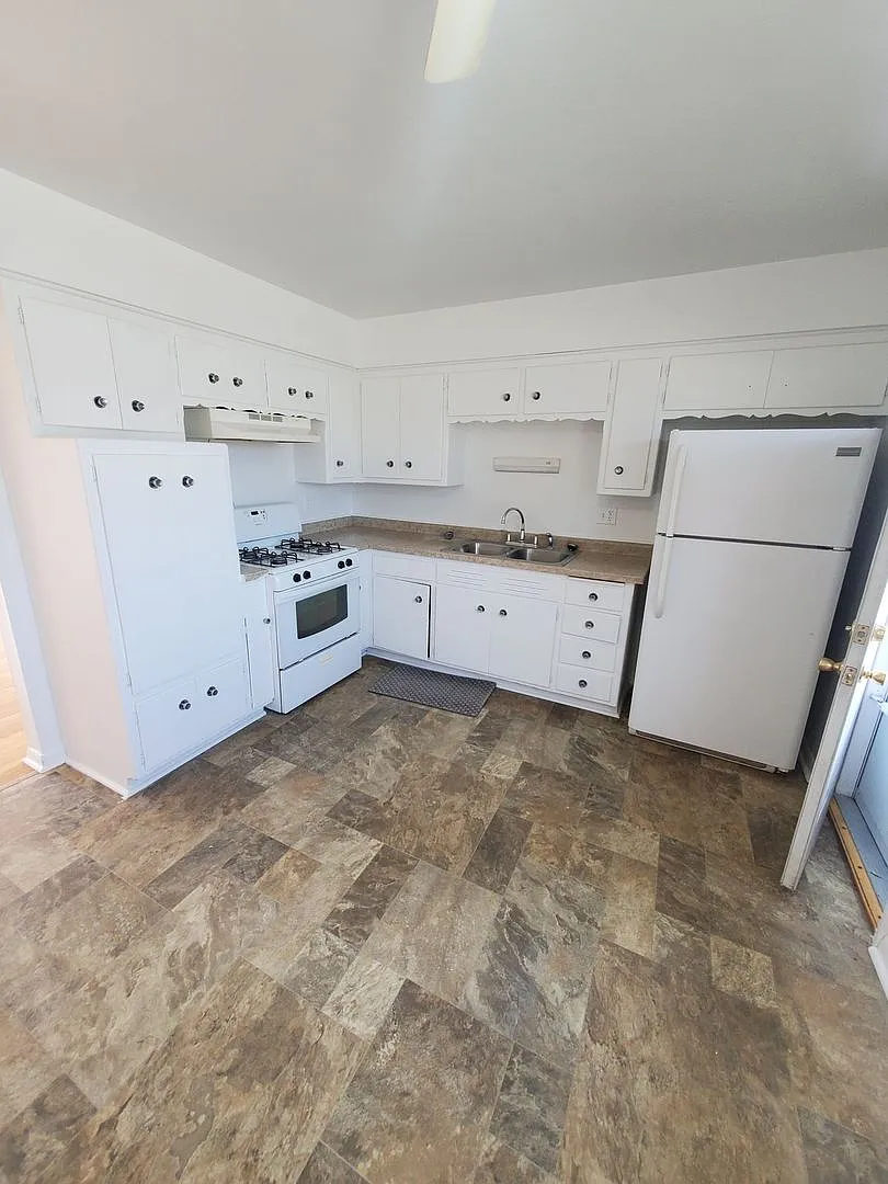 520 Lakeview Ave. (4 Unit) — Photo 4
