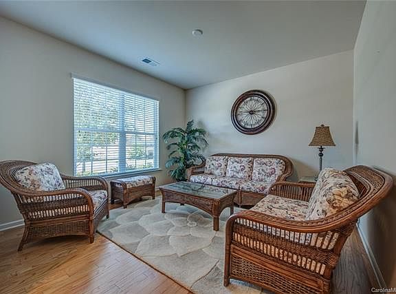 5th image of 3332 Wicklow Ln