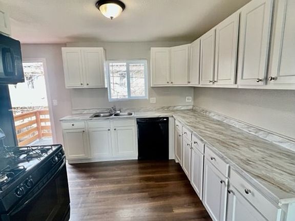 5th image of 982 S Sheridan Blvd APT 5