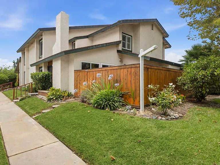 2033 Shadytree Ln — Photo 3