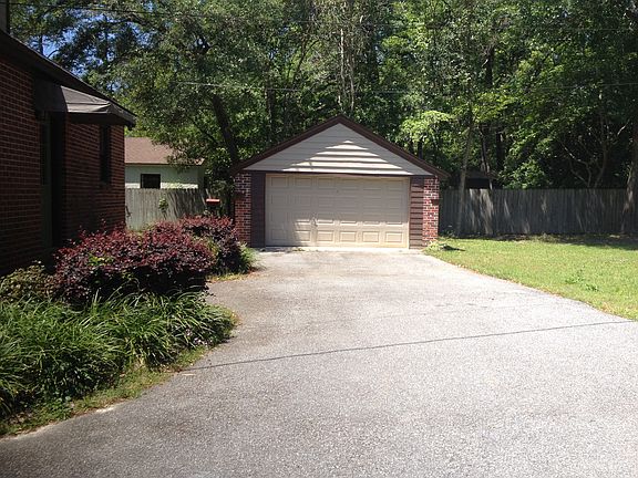 Detached single car garage