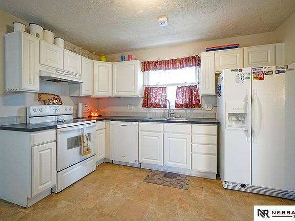 4th image of 5916 Glade St