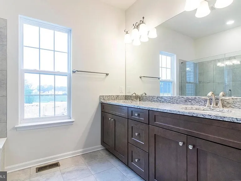 128 Golden Vale Dr — Photo 10