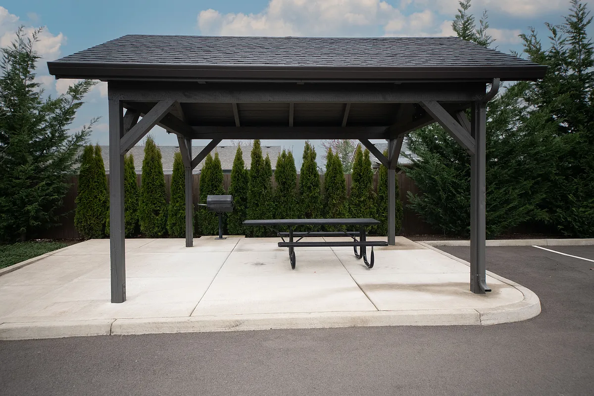 Picnic Area with Grill - Cedar Ridge Apartments