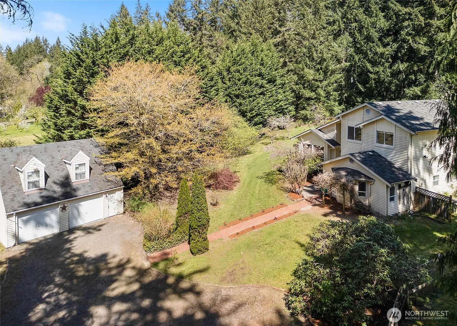 1470 NE Paulson Road photo 1